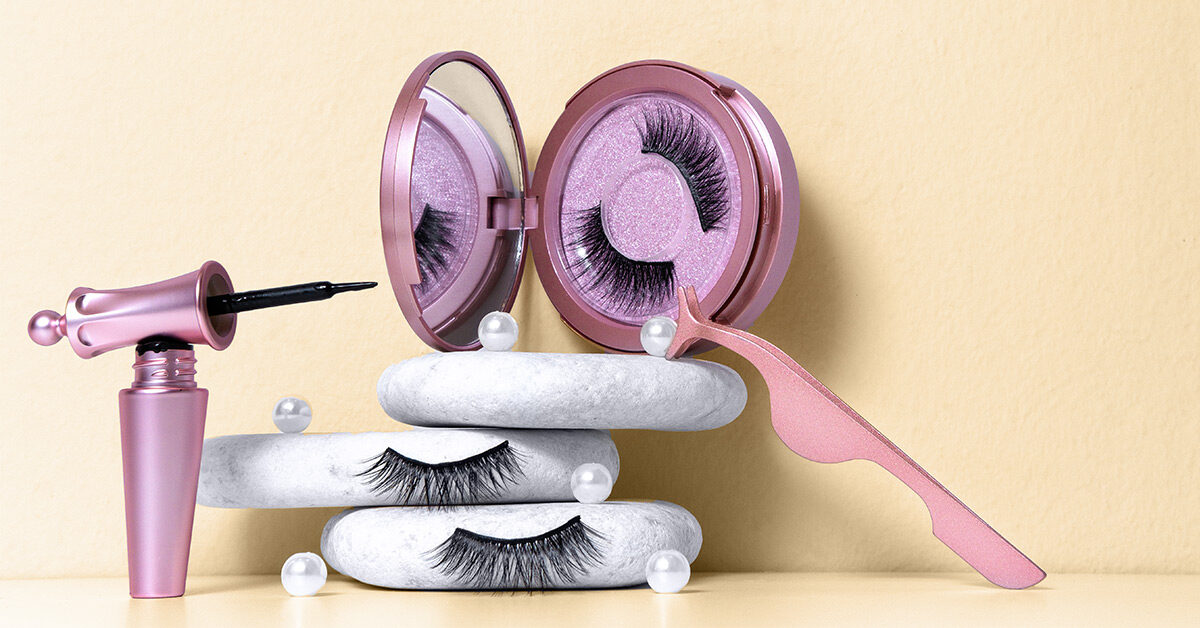 Read more about the article How to effectively put your lashes glue pod in Canada?