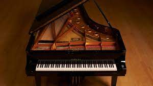You are currently viewing The Harmonious Journey: Exploring the Advantages of Piano Courses Online in Yarm, UK