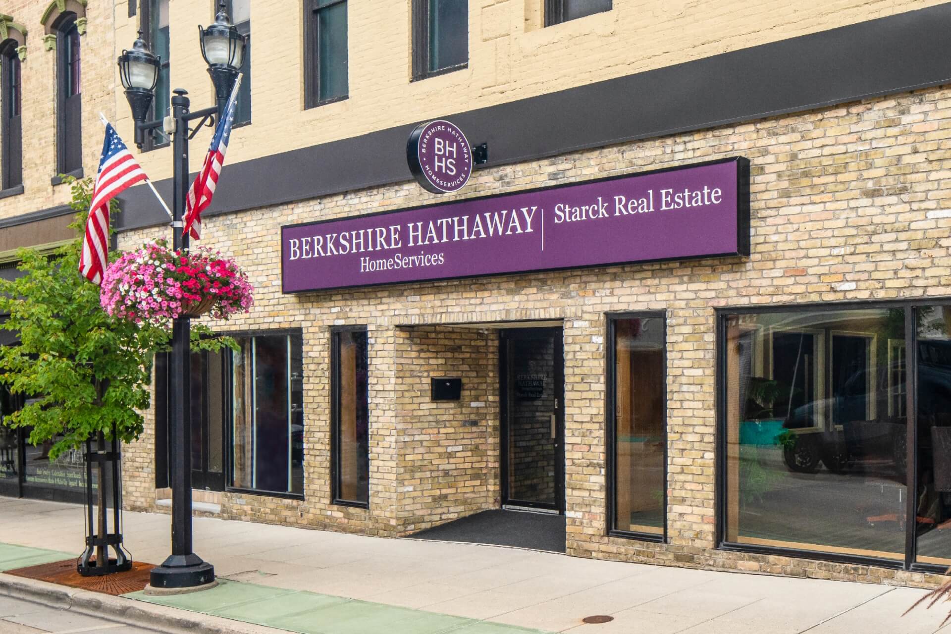 Read more about the article Unveiling the Elegance: Berkshire Hathaway Homes for Sale