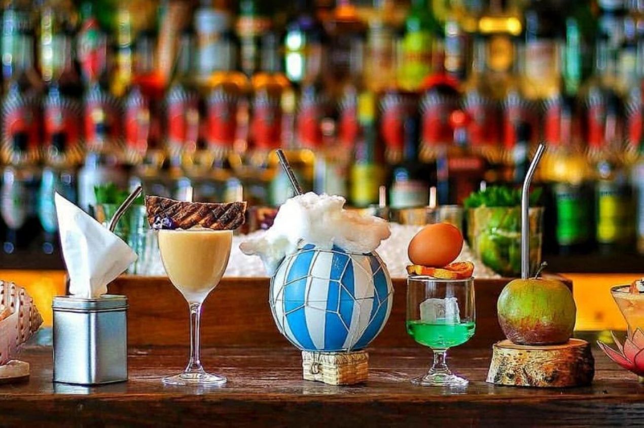 You are currently viewing 10 Tips for Crafting the Perfect Mixology Bars Experience